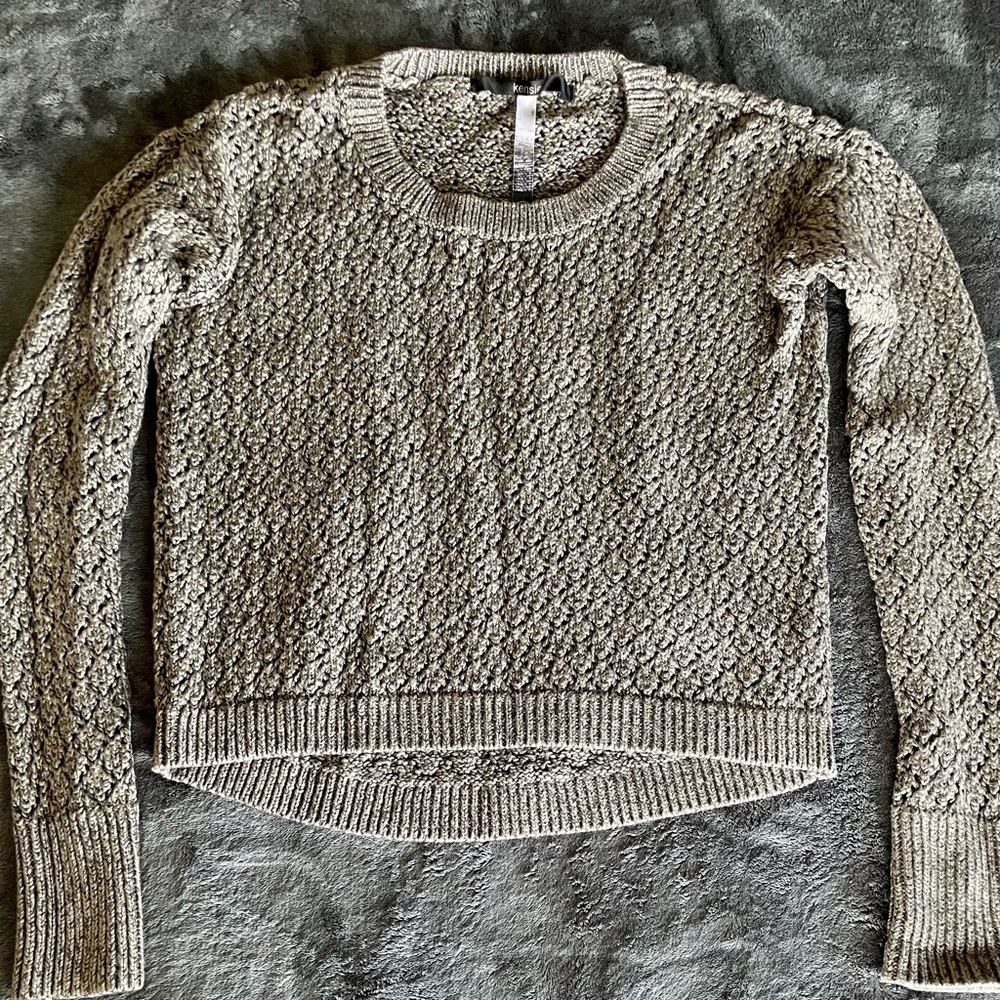 Kensie cropped long sleeve sweater size S